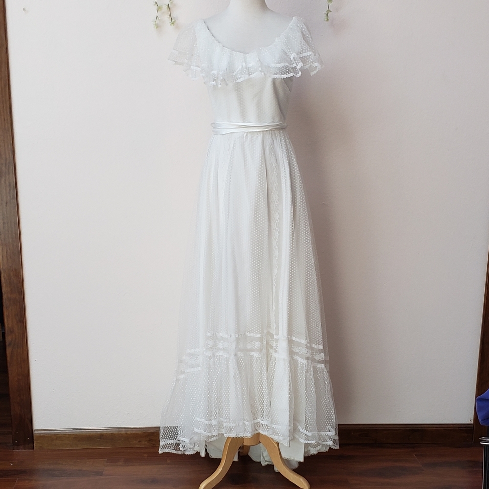 Women's vintage bridal wedding dress